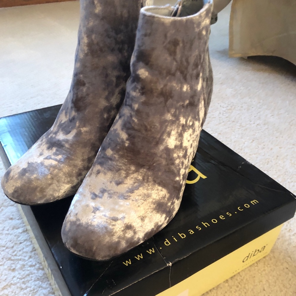 Dina crushed velvet booties